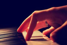 中国羽球大师赛骆建佑止步首轮 男女单头号种子晋级.